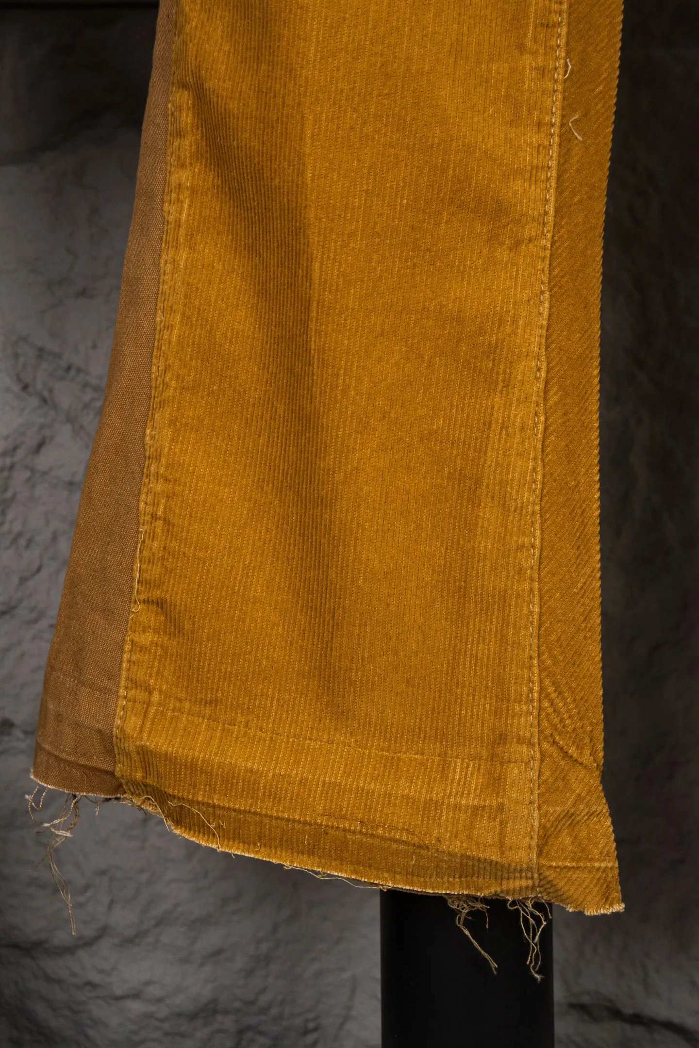 Style number: M393 P250 GALLERY DEPT Khaki corduroy embroidered bootcut jeans trousers Code number: 28 30 32 34 36